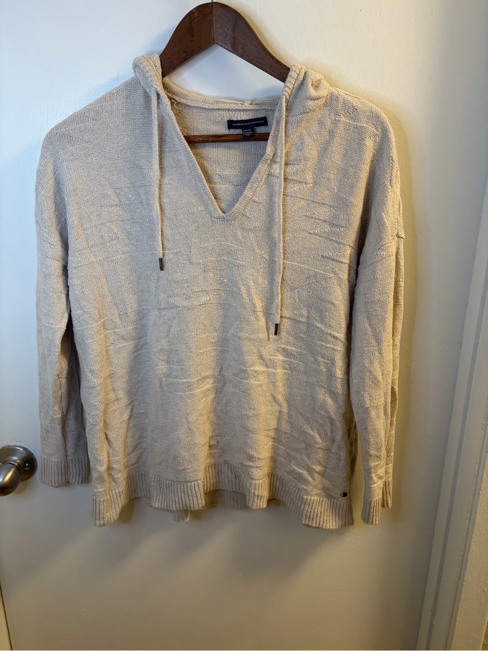 American Eagle Outfitters Cream V‑Neck Hooded Sweater